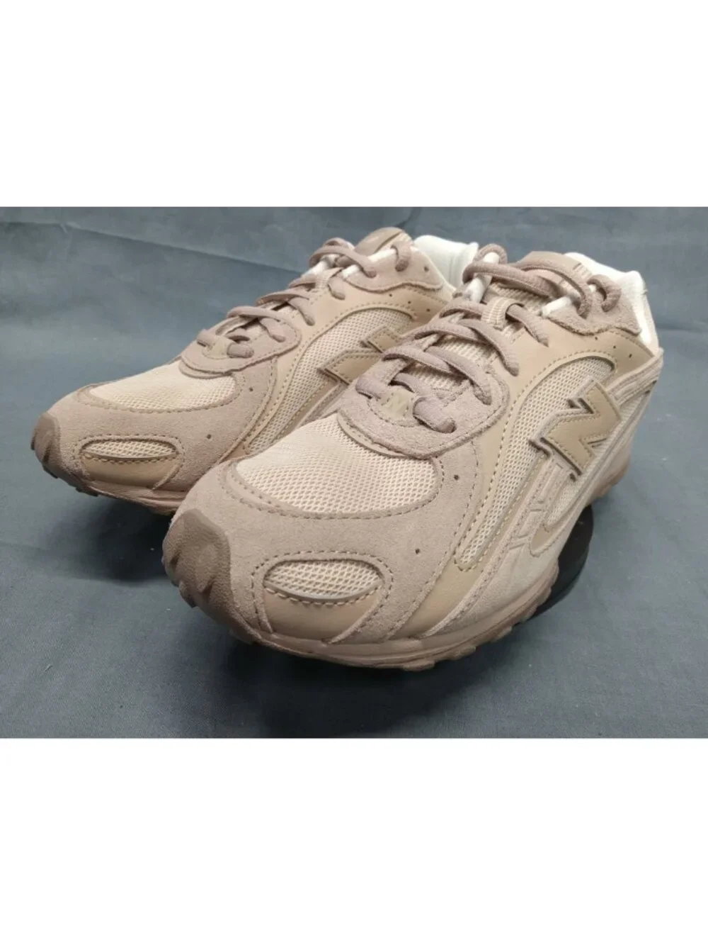New Balance 204L Lace (GS) Sneaker G204L5CB Grey Beige Boys Size 4 NEW IN BOX!